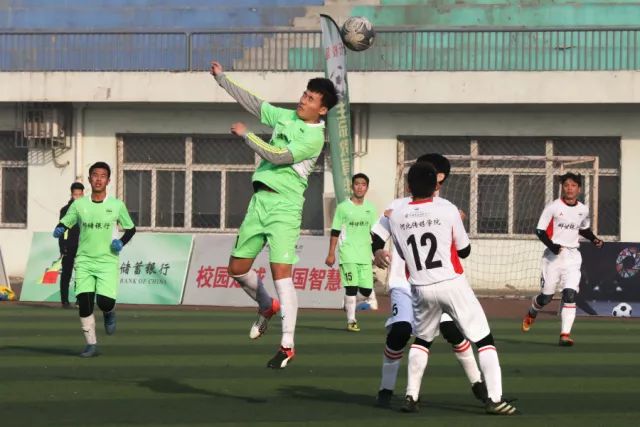 大连英博两连客 宋岳染红左右战局 损兵折将难求一胜