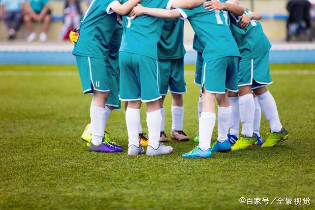 每日体育：三家俱乐部有意巴萨19岁小将罗克